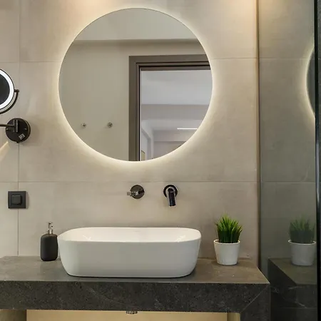 Avithos - Lassu Retreat Zóla