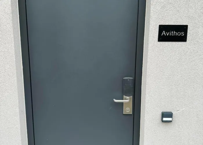 Avithos - Lassu Retreat