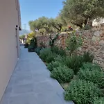 Avithos - Lassu Retreat * Zola